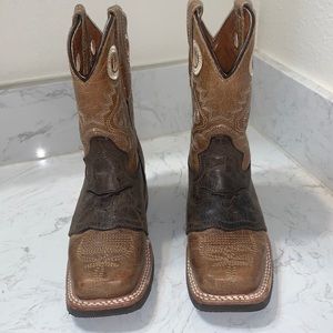 Kids Boots. US size 9 (kids). Long horn detail. Leather. Like new.